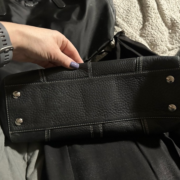 Black Coach bag with burgundy lining - Picture 12 of 13